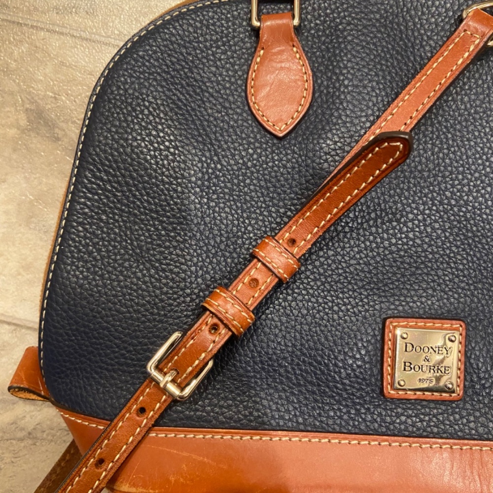 Dooney & Bourke Pebble Grain Domed Zip Satchel Bag navy  Tan Leather  mint condi - Picture 5 of 11